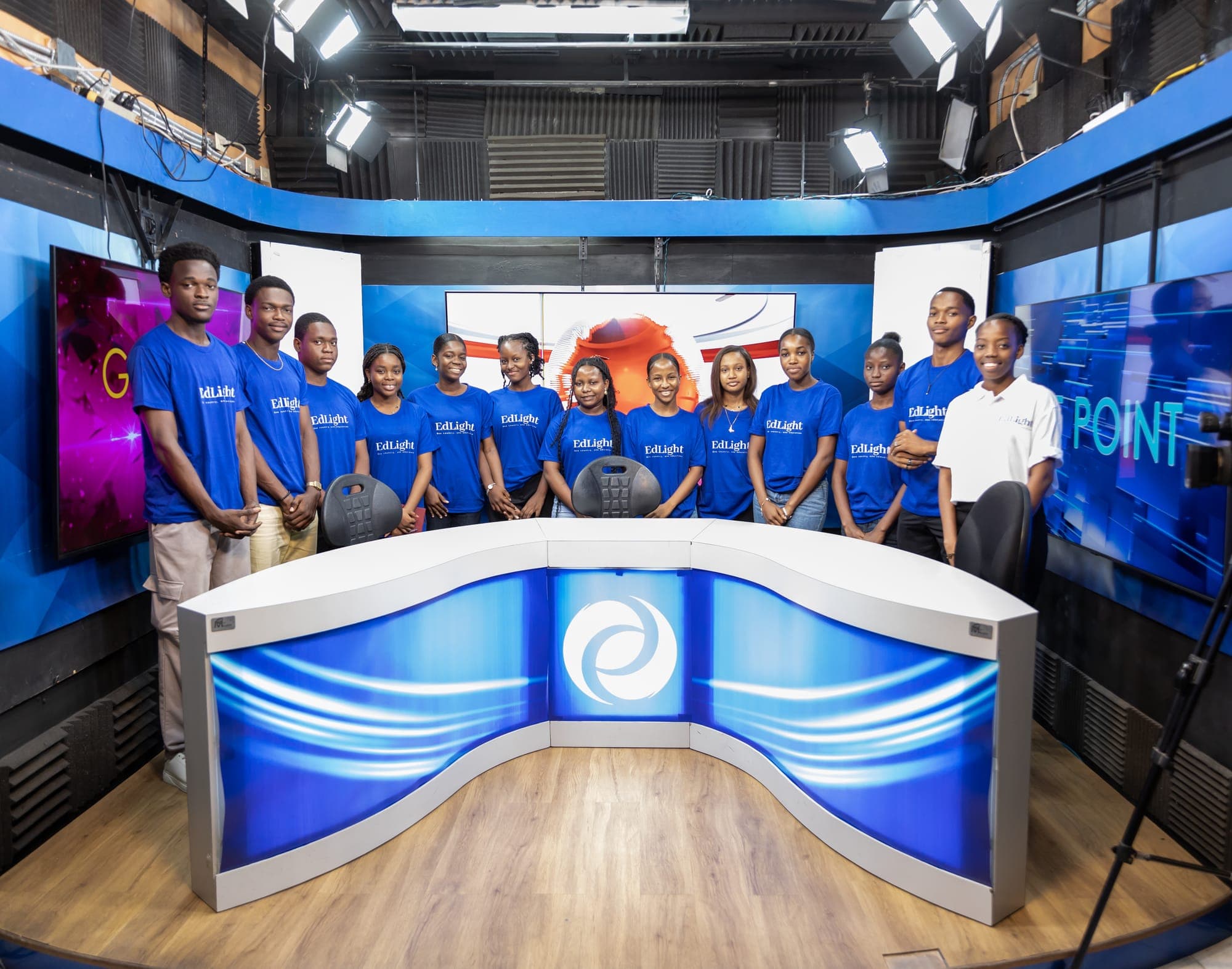 Les boursiers sur le plateau de télévision de Radio Télé Métropole